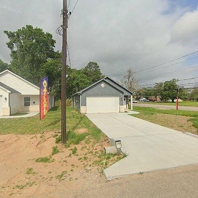 100 S 12th St, West Columbia, TX 77486