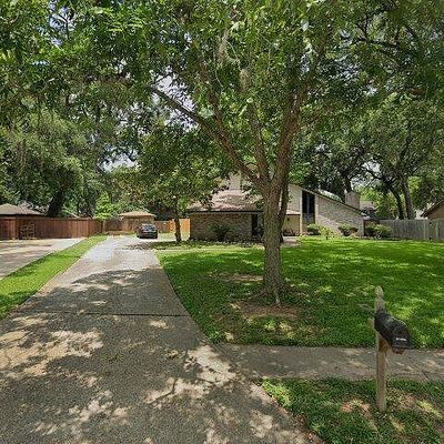 103 Wedgewood St, Lake Jackson, TX 77566