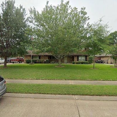 118 Cardinal St, Lake Jackson, TX 77566