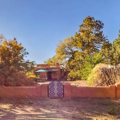 1046 Camino Del Medio, Taos, NM 87571