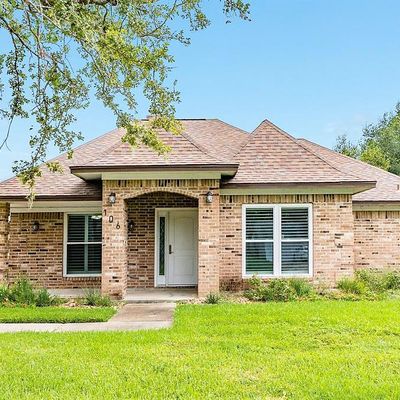 106 Scarlet Oak St, Lake Jackson, TX 77566