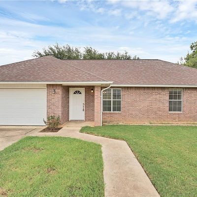 107 Windcrest, Floresville, TX 78114