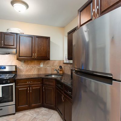 1093 Summit Ave #4 (203), Jc Heights, NJ 07307