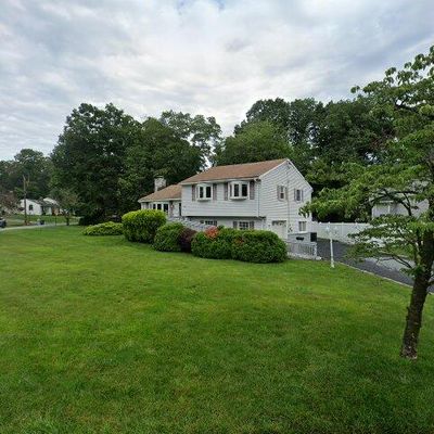 11 Hastings Rd, Morris Plains, NJ 07950