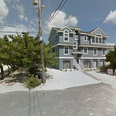 11 N 3 Rd St, Surf City, NJ 08008