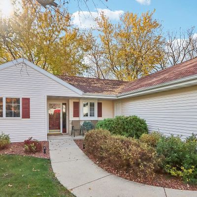 110 Oxford Ln, Cambridge, WI 53523