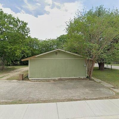 1343 Hidalgo St, Seguin, TX 78155