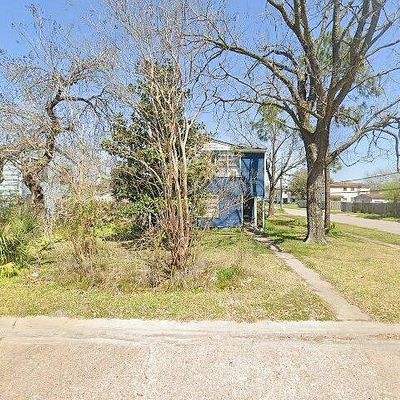 1202 3 Rd Ave N, Texas City, TX 77590