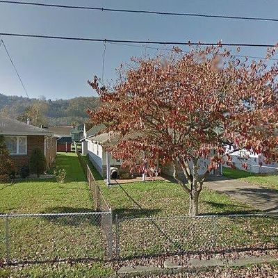 121 W Reynolds Ave, Belle, WV 25015