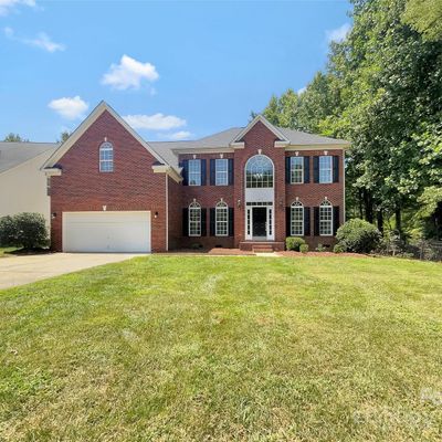 1214 Cochrane Woods Ln, Matthews, NC 28105