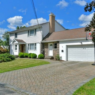 15 Lakeside Ave, Bloomingdale, NJ 07403