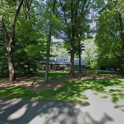 15 Plymouth Dr, Upper Saddle River, NJ 07458