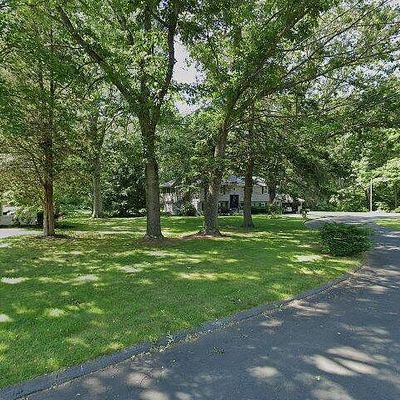 15 Tillert Ct, North Haven, CT 06473