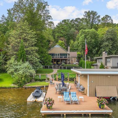 1522 W Lakeshore Dr, Landrum, SC 29356