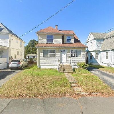 16 Clifton St, Waterford, CT 06385