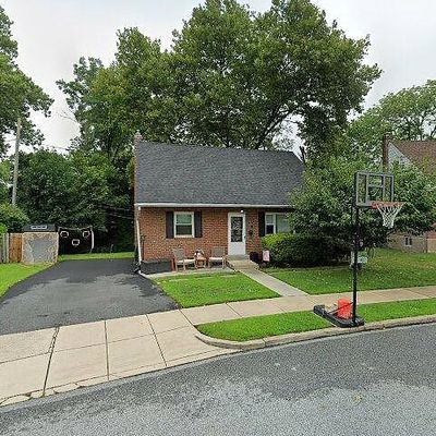 16 Lynwood Cir, Glenolden, PA 19036