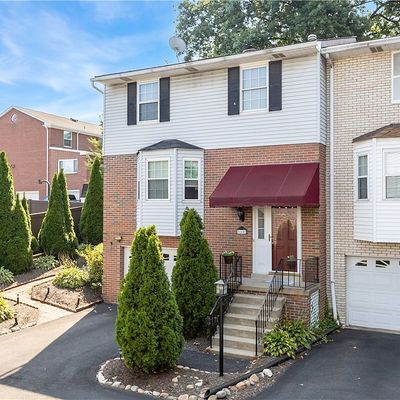 160 Woodstone Ln, New Kensington, PA 15068