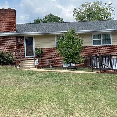 1401 Woodmont Dr, Johnson City, TN 37601