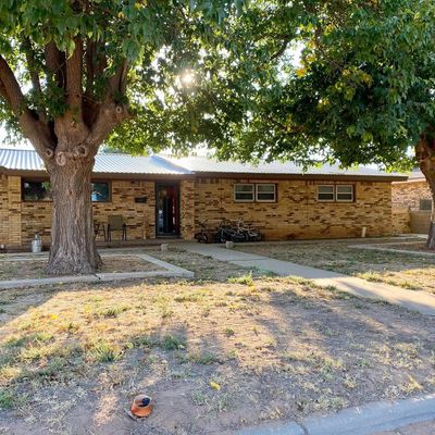 1420 N Avenue C, Denver City, TX 79323