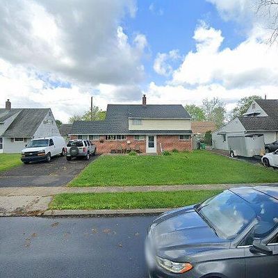 173 Goldenridge Dr, Levittown, PA 19057