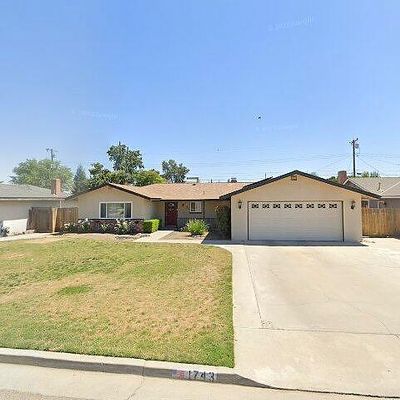 1743 E Eastgate Ave, Tulare, CA 93274