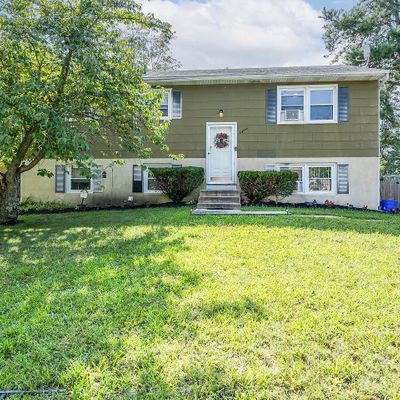 18 W Shore Dr, Southampton, NJ 08088