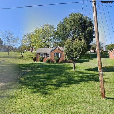 185 1 St St, Rocky Mount, VA 24151