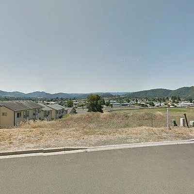 1852 Ne Sunset St, Roseburg, OR 97470