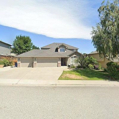 1906 Lion Pl, Wenatchee, WA 98801