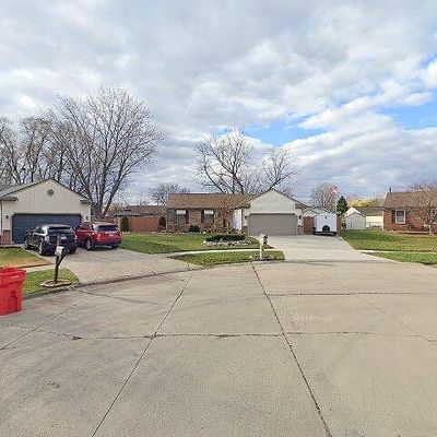 16350 Sudbury Ct, Macomb, MI 48044