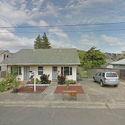 1708 Se Jackson St, Roseburg, OR 97470