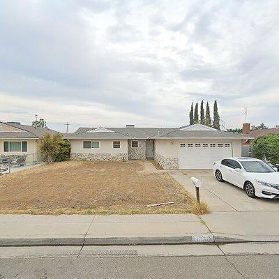 1720 Cherry Ln, Clovis, CA 93612