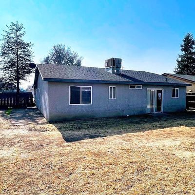 2036 Cochran Ave, Tulare, CA 93274