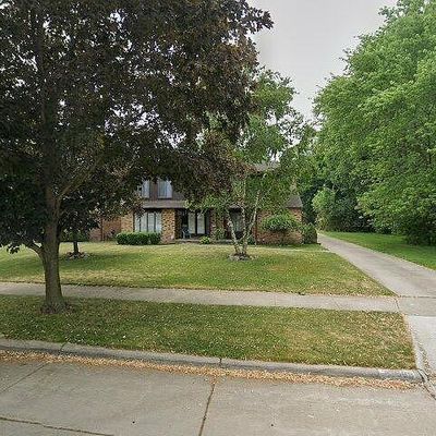 20688 Woodland St, Harper Woods, MI 48225