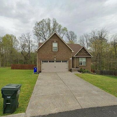 208 E Winterberry Trl, White House, TN 37188