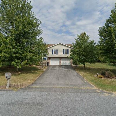 208 Grove Dr, Shippensburg, PA 17257