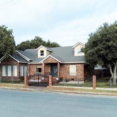 208 S Texana St, Hallettsville, TX 77964