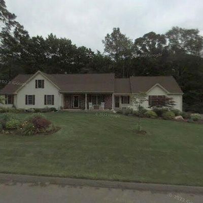 21 Post Falls Ln, Hamden, CT 06518