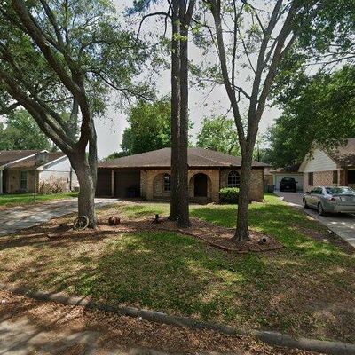 212 Englewood Dr, League City, TX 77573