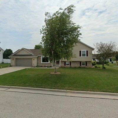 214 Maries Way, Random Lake, WI 53075