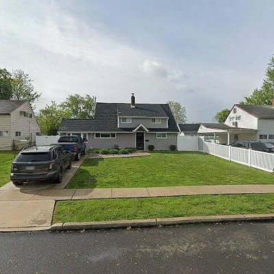 22 Inland Rd, Levittown, PA 19057