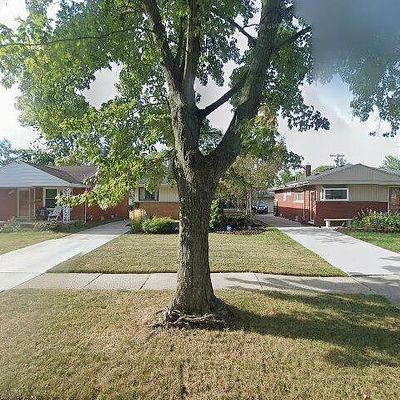 19636 Country Club Dr, Harper Woods, MI 48225