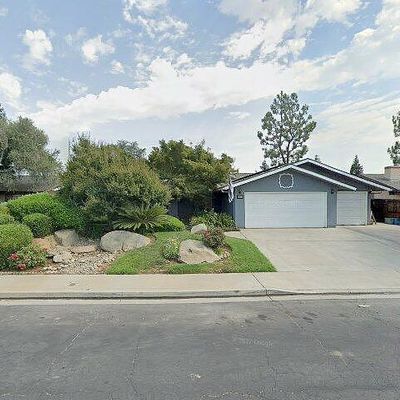 1971 Vartikian Ave, Clovis, CA 93611