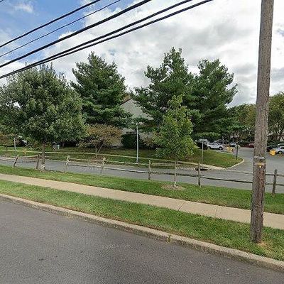 2 Leicester Ln, Ewing, NJ 08628