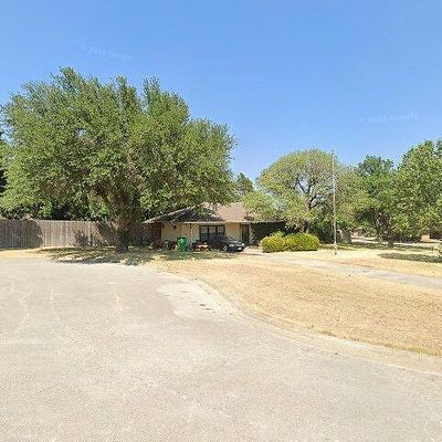 2 Old Mill Cir, Gainesville, TX 76240