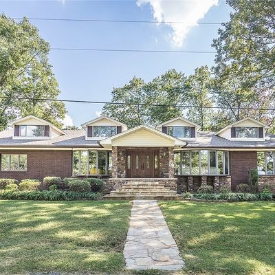 2 Pembroke Cir, Bella Vista, AR 72715