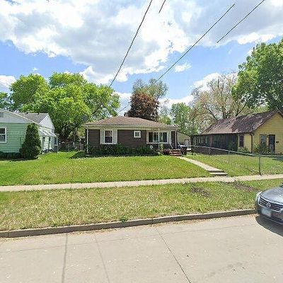 2405 Maple St, Des Moines, IA 50317