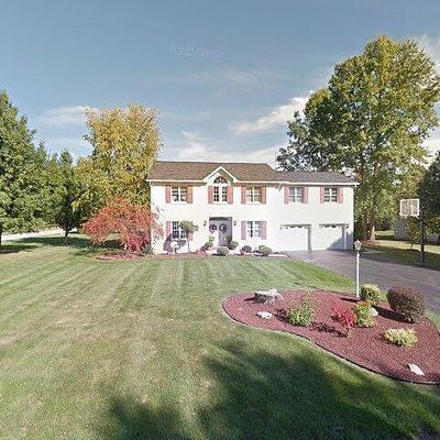 246 Iraquois Dr, New Castle, PA 16105