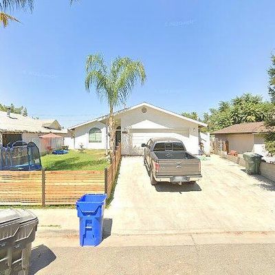 254 W Petunia St, Farmersville, CA 93223