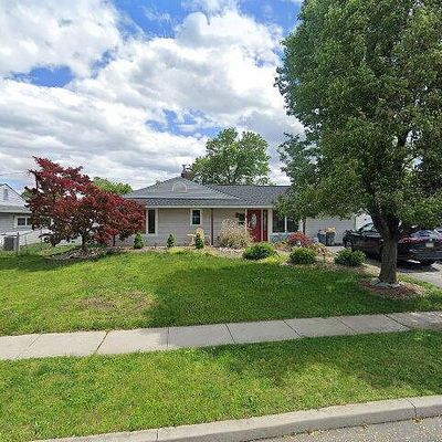 26 Pleasant Ln, Levittown, PA 19054